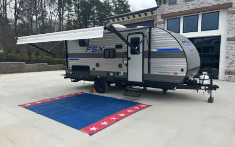 Salem FSX - Upgraded Lightweight Bunkhouse!