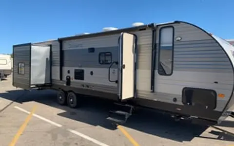 35' Cherokee Sleeps 12 with TRIPLE slide out! HUGE