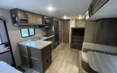 2019 Dutchmen Coleman Light LX 2155BH