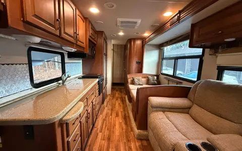 Luxury 2015 Jayco RV - Sleep 6 - Family Road Trip!