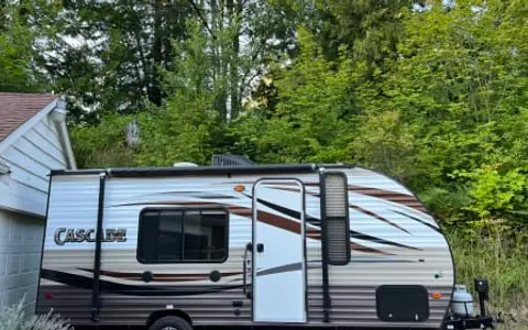 Super Light/Easy Tow/Fuel Saver with SUV 21’ camper w/ pillow top mattres