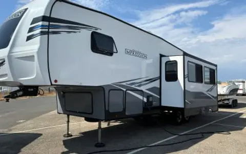 2021 Fifth wheel.  Delivered and set up.