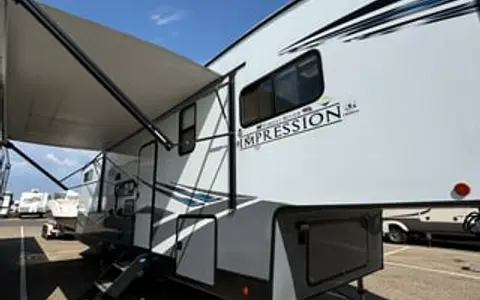 2021 Forest River 290vb. Delivery available.