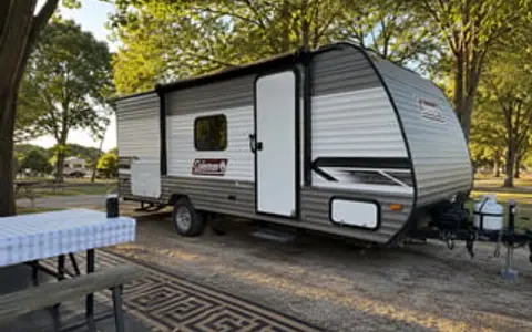 Family Bunkhouse with Chairs & RinseKit