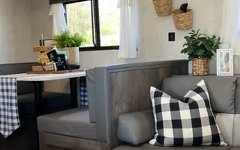 “Maggie” the Luxurious Bunkhouse  Travel Trailer