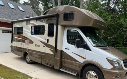 Elite Road Retreats - Winnebago View with 17+ MPG Mercedes Diesel Chassis