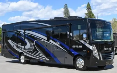 2023 Thor Motor Coach Outlaw - Sleeps 12