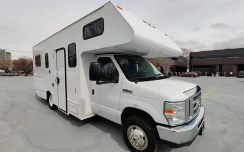 Clean and Cozy 2017 Thor Majestic