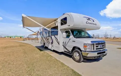 Thor Chateau #87 w/ Outdoor Movie Theater!