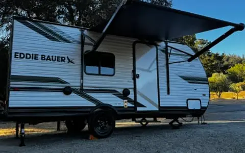 Couples Glamping Coach (Free Napa or Sonoma Pick up)