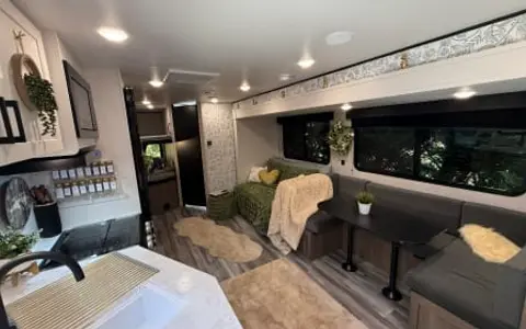 Brand new! Starlink! Sleeps 8! Brand New! Bunkhouse!