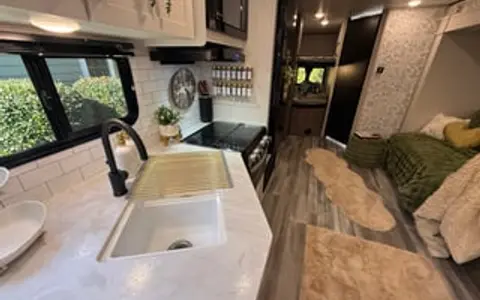 Sleeps 8! Starlink, Brand New! Bunkhouse!
