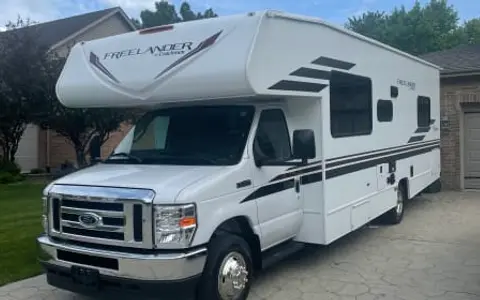 2022 Coachmen Freelander: New Lenox, IL Clean sleeps 6