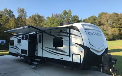 Keystone Outback HAL437