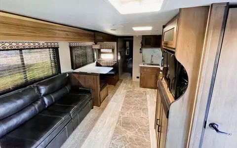 Cozy Coast Getaway: 2021 Tracer 27BHS