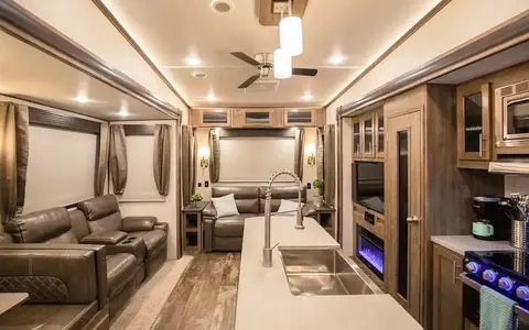 *Luxury* 3-Bedroom Home on Wheels - Delivered & Set-Up