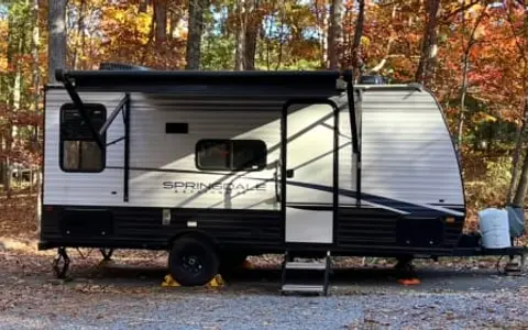 Kimmy’s Adventure Haven – Your Stylish Gateway to the New River Gorge A