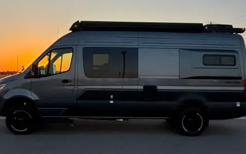 2025 Storyteller Overland Crew Mode XL