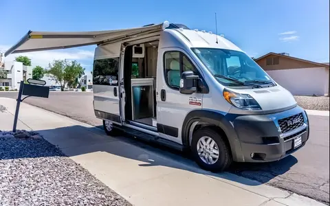 Beverly's Thor Motor Coach Rize 18M Class B