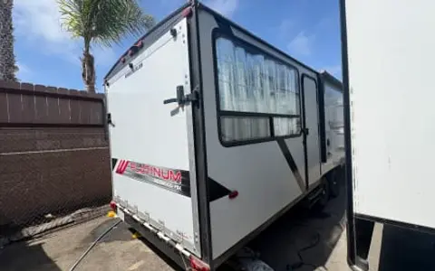 T11 - 2022 Forest River Wildwood FSX PLATINUM Toy Hauler