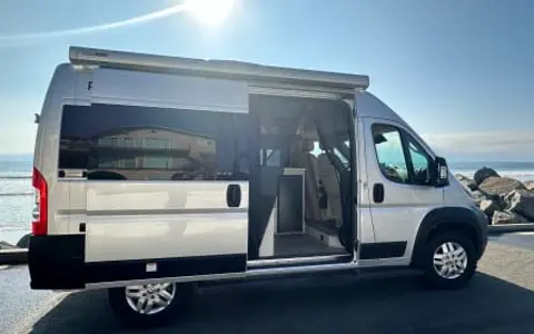 Easy living Thor rize 18g camper van
