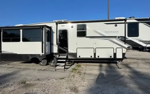 2025 Montana High Country 385 BR