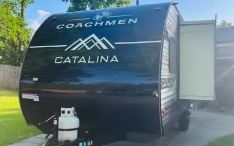 New 2025 Coachman Catalina Summit Series 7