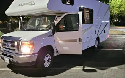2017 THOR MAJESTIC 23A -L1- UNLIMITED MILEAGE