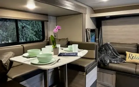 Perfect Bunk House! 4 beds and under 5000 lbs