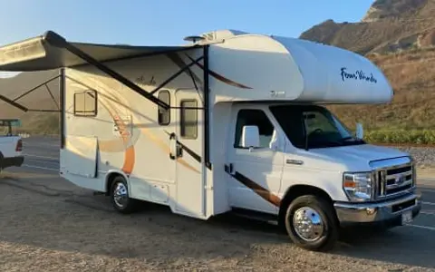 2019 Thor Four Winds "Furnished"