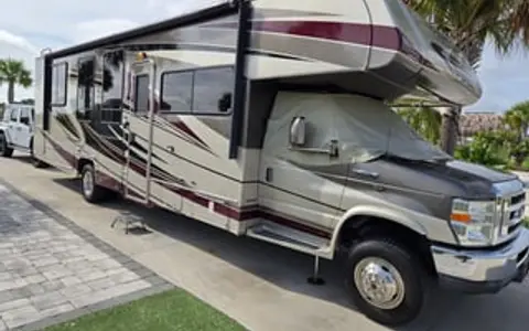 2015 Coachmen RV Leprechaun 317SA Ford 450