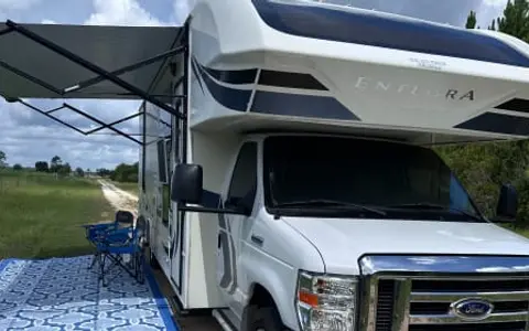 Spacious Family RV Getaway! Sleeps 10!