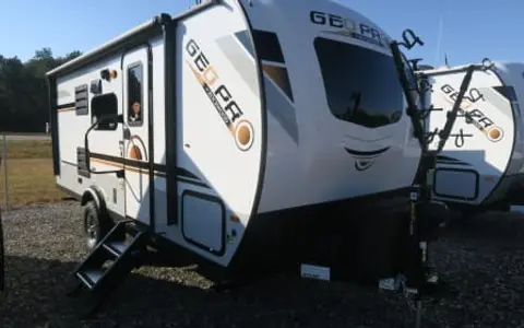 The perfect cozy camper with bunks !