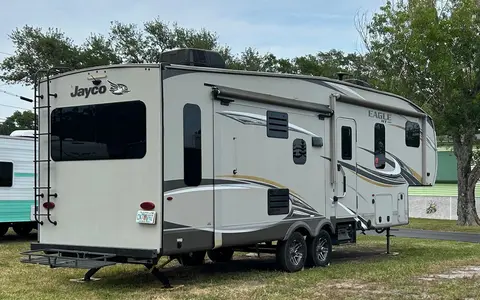 Steve n Mel’s Fun Fifth Wheel