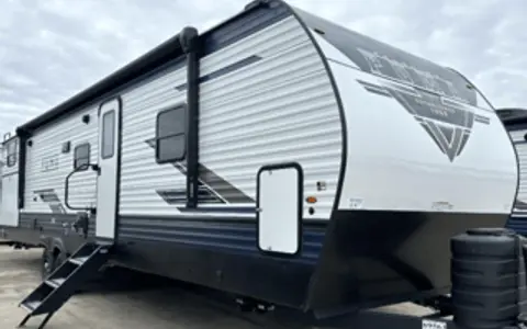 The coolest RV w/3 AC, Sleeps 10 no hauling needed