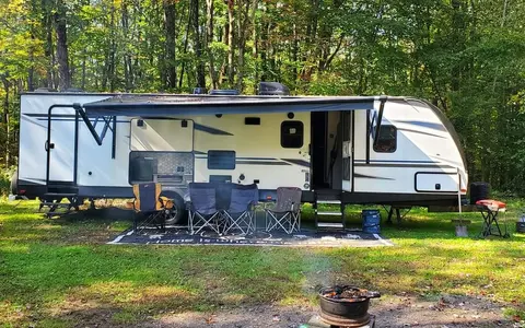 Kip's Forest River Mallard m312 Travel Trailer
