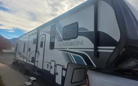 Katie's Keystone Carbon 418 Toy Hauler