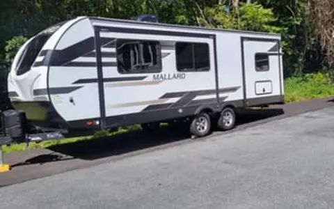 Beautiful Luxury travel trailer w/ King size bed