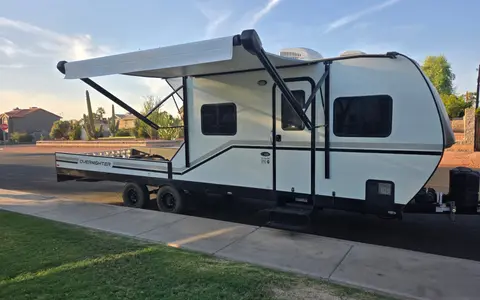 Chris 's Genesis Supreme RV Overnighter Toy Hauler