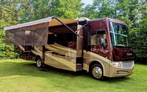 Miss Daisy - 2014 Itasca Sunova 33C - Comfort and Space