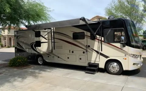 2019 Georgetown GT5 36B5 - 2 full baths, 3 slides outs, bunks & king bed