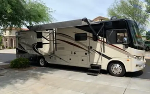 2019 Georgetown GT5 36B5 - 2 full baths and 2 bunk