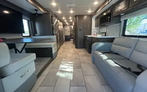 A-2 Luxury 41’ Coachmen - 2 full bath, Diesel RV