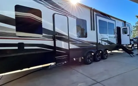 2022 Grand Design Momentum 381 M
