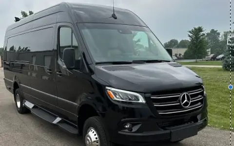 2024 Vanz2Go Ultimate Toys Ultimate Coach