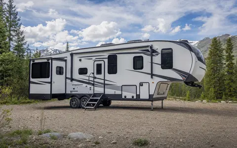 Molly’s Forest River Rockwood Ultra Lite FW 2442BS Fifth Wheel
