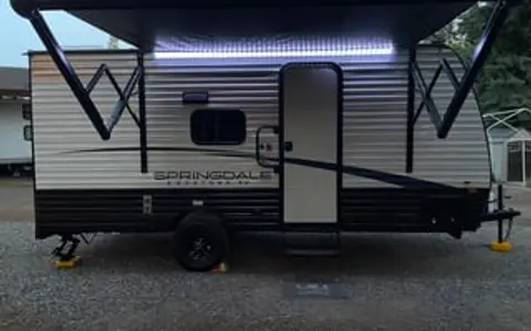 Sleeps 6 | Lightweight | Camping or Temporary Stay