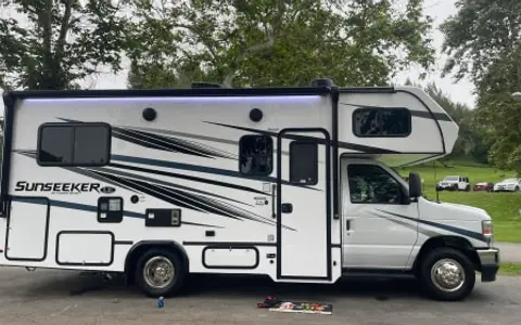 2024  Sun-seeker.. Starlink available