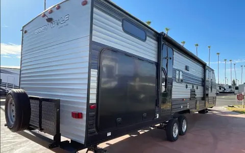 Grey Wolf Black Label Limited Bunk House W/Outdoor Kitchen - Sleeps 9