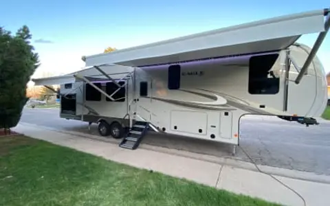JAYCO HOME ON WHEELS